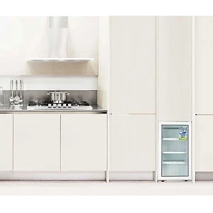 یک نمای کلی یخچال 5 فوت ایستکول شوکیس مدل TM 9580 CS در اشپزخانه مدرن